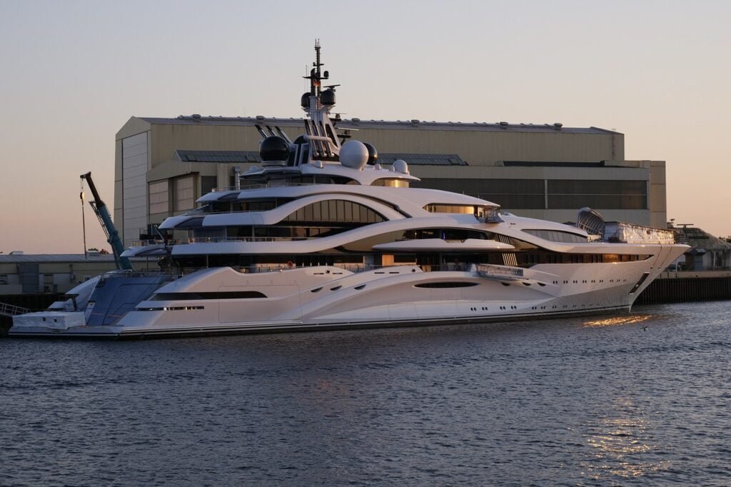 luxury yacht, yacht building